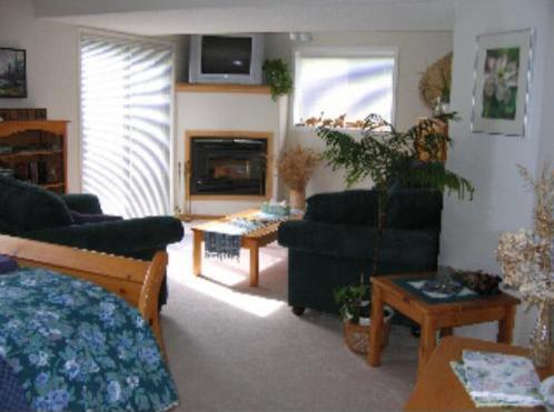 Avens Renaissance B&B Canmore Room photo
