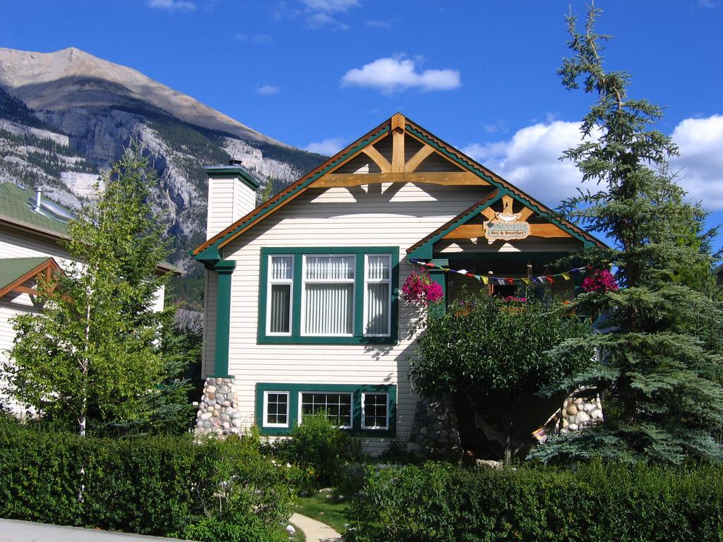 Avens Renaissance B&B Canmore Exterior photo