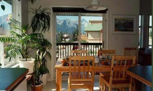 Avens Renaissance B&B Canmore Exterior photo